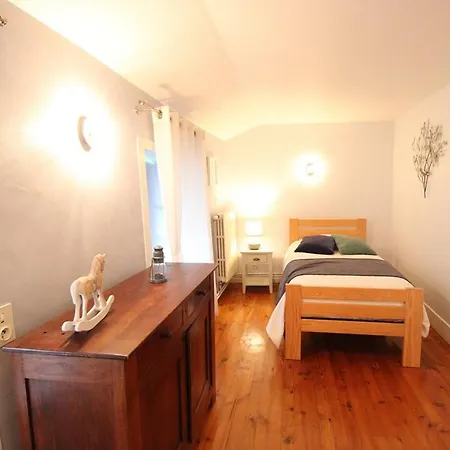 Charmante Maison Renovee A - 5 Pers, 3 Ch, Terrasse, Cheminee, Wifi, Volcans D'auvergne Proches - Fr-1-742-405 Tatil Evi
