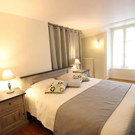 Charmante Maison Renovee A - 5 Pers, 3 Ch, Terrasse, Cheminee, Wifi, Volcans D'auvergne Proches - Fr-1-742-405