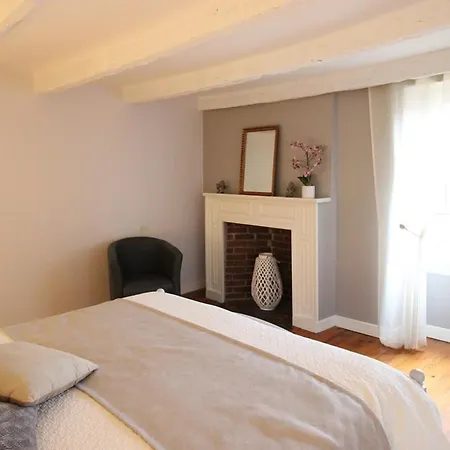 Charmante Maison Renovee A - 5 Pers, 3 Ch, Terrasse, Cheminee, Wifi, Volcans D'auvergne Proches - Fr-1-742-405 Jussac