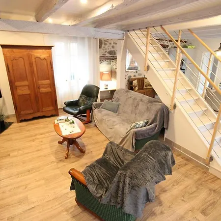 Charmante Maison Renovee A - 5 Pers, 3 Ch, Terrasse, Cheminee, Wifi, Volcans D'auvergne Proches - Fr-1-742-405 Tatil Evi