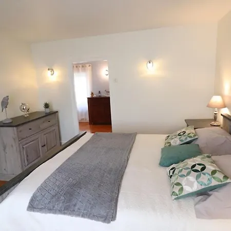 Charmante Maison Renovee A - 5 Pers, 3 Ch, Terrasse, Cheminee, Wifi, Volcans D'auvergne Proches - Fr-1-742-405 Tatil Evi *
