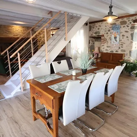 Charmante Maison Renovee A - 5 Pers, 3 Ch, Terrasse, Cheminee, Wifi, Volcans D'auvergne Proches - Fr-1-742-405 *