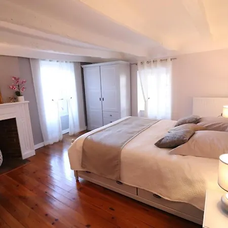 Charmante Maison Renovee A - 5 Pers, 3 Ch, Terrasse, Cheminee, Wifi, Volcans D'auvergne Proches - Fr-1-742-405 Tatil Evi *