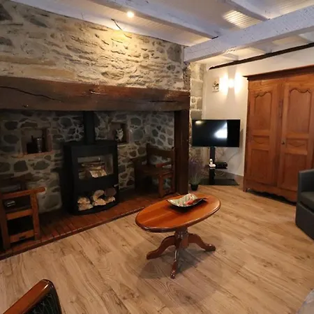 Charmante Maison Renovee A - 5 Pers, 3 Ch, Terrasse, Cheminee, Wifi, Volcans D'auvergne Proches - Fr-1-742-405 * Jussac